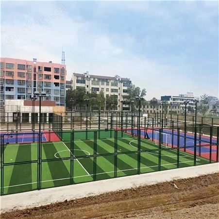 不易撞击变形-佛山耐腾-场地围栏厂家-拼装围网内嵌式