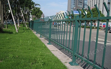 草坪护栏