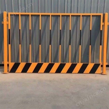 超铖   各种款式的基坑临边防护护栏     施工现场临边防护    建筑施工设备安全隔离网