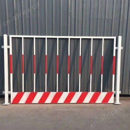 超铖   各种款式的基坑临边防护护栏     施工现场临边防护    建筑施工设备安全隔离网