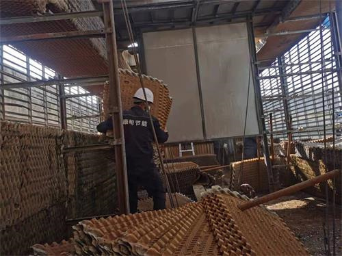 发现不锈钢冷却塔漏水该怎么办？(如何查看空调冷却塔水位)